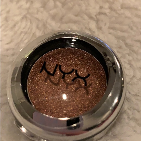 💋4 for $15 NYX Eyeshadow - Picture 2 of 3